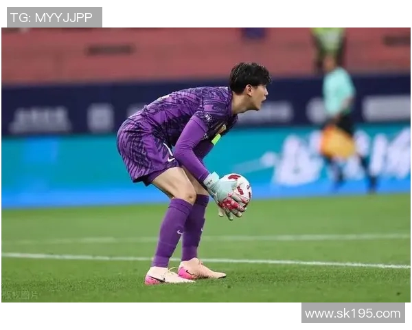 香港足球挑战泰国队实力对决引发球迷热议