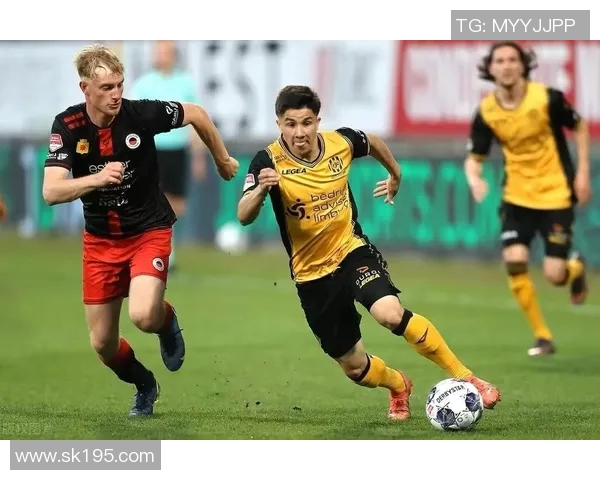 绿色森林流与牛津联的激烈对决展现足球魅力与团队精神的完美结合